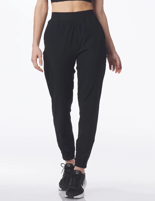 Casual Chic Motion Jogger: Black