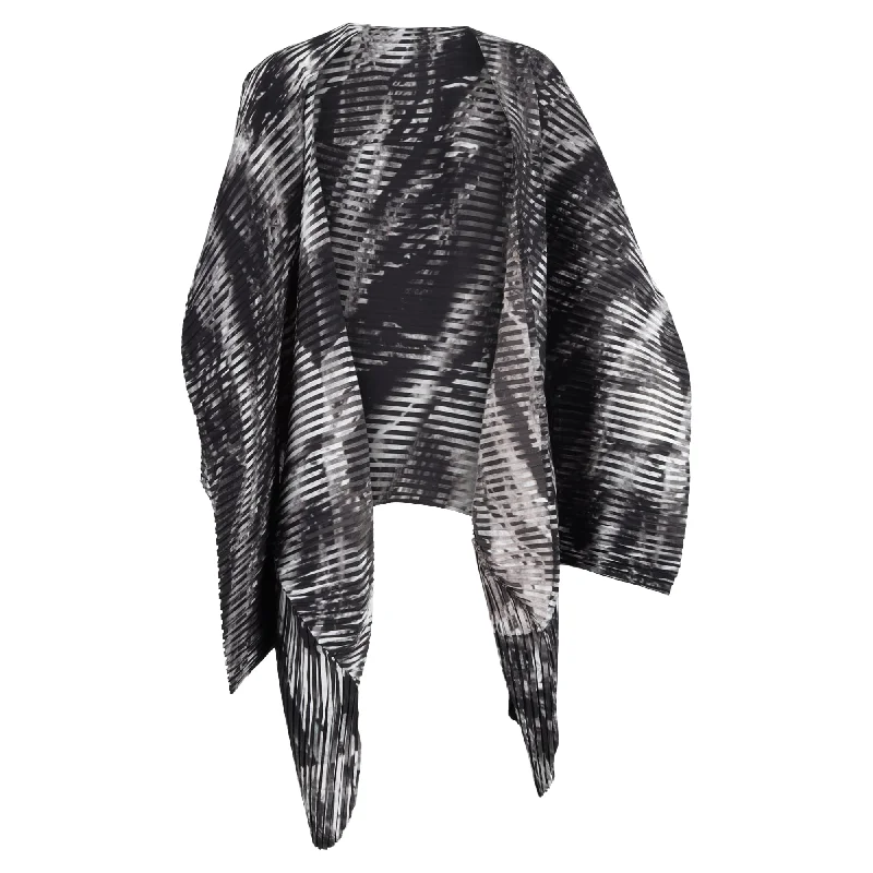 Chic And Comfortable Issey Miyake Pleated Printed Cardigan in Black Polyester