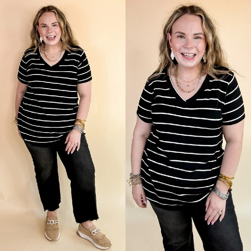 Minimalist Style Keep Things Casual Striped V Neck Tee in Black